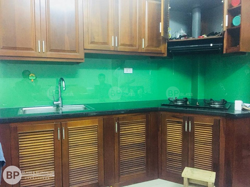 Thi công kính bếp màu xanh cốm K92 An Khánh